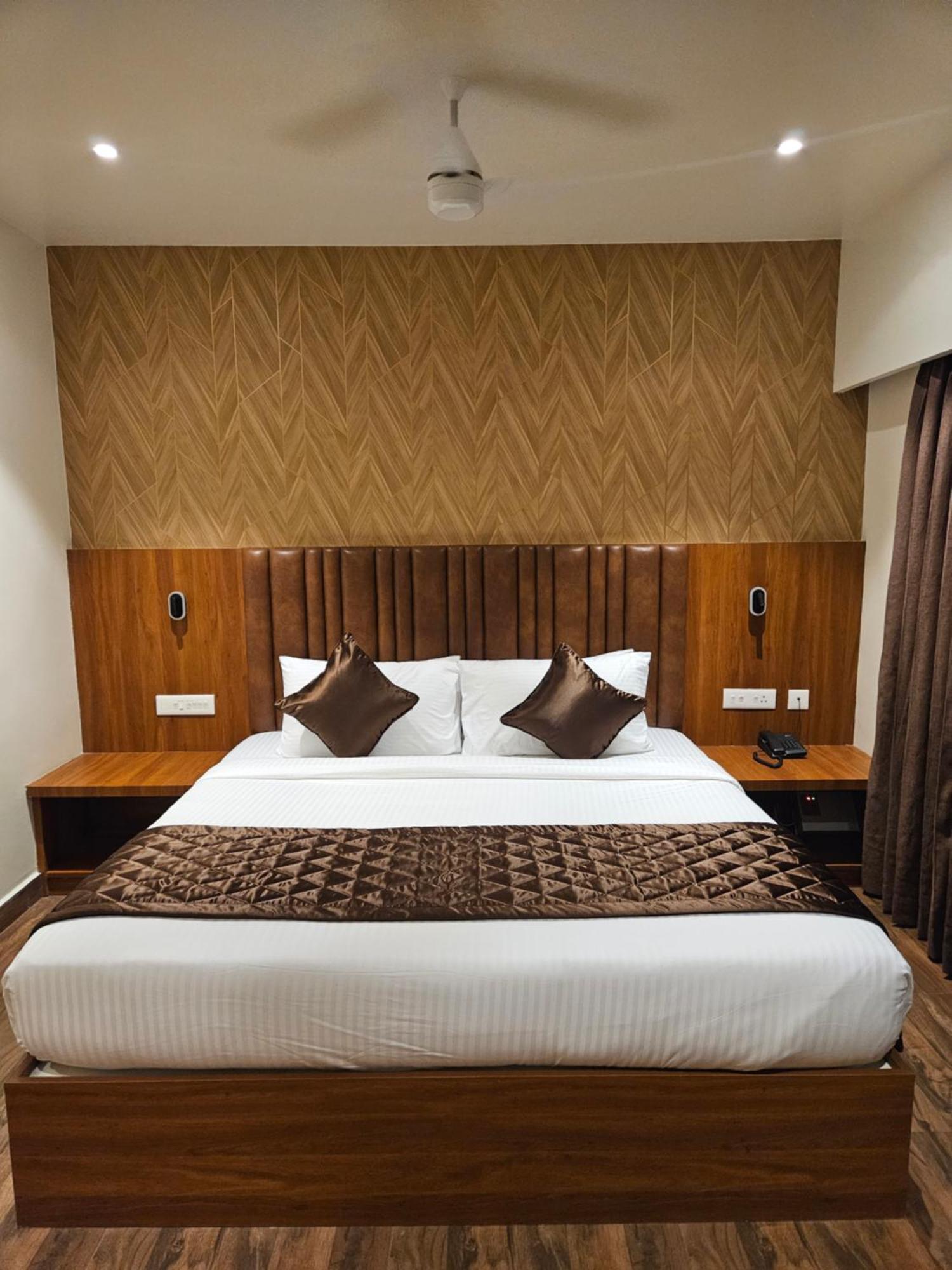 Hotel Pl Grand カライクディ エクステリア 写真
