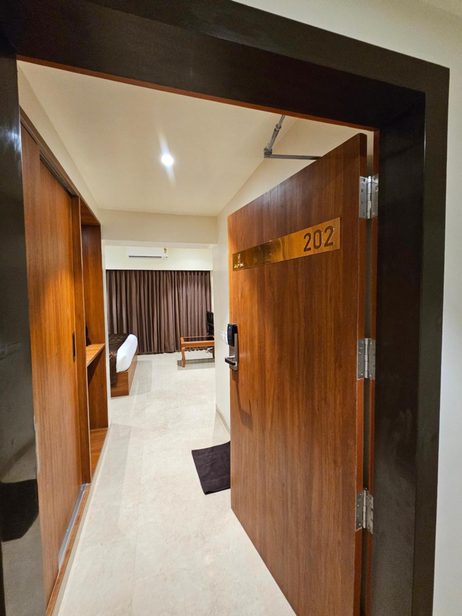 Hotel Pl Grand カライクディ エクステリア 写真