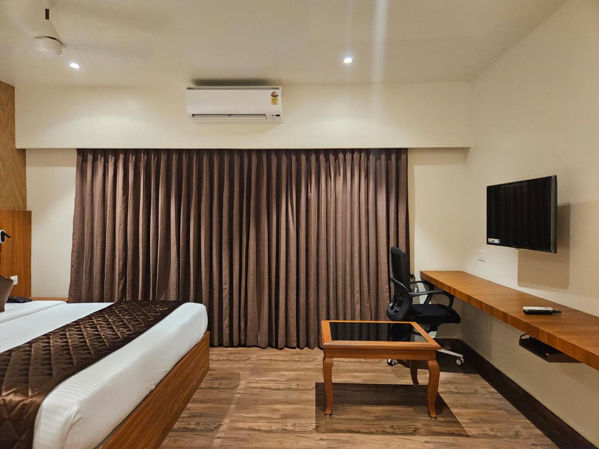 Hotel Pl Grand カライクディ エクステリア 写真