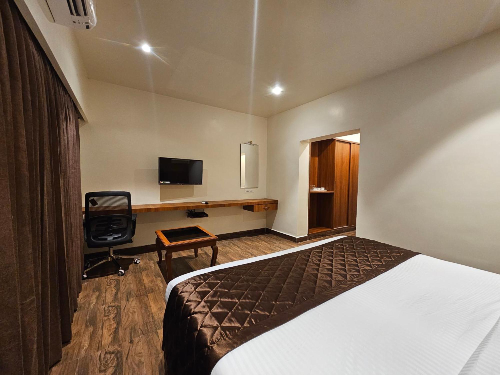Hotel Pl Grand カライクディ エクステリア 写真