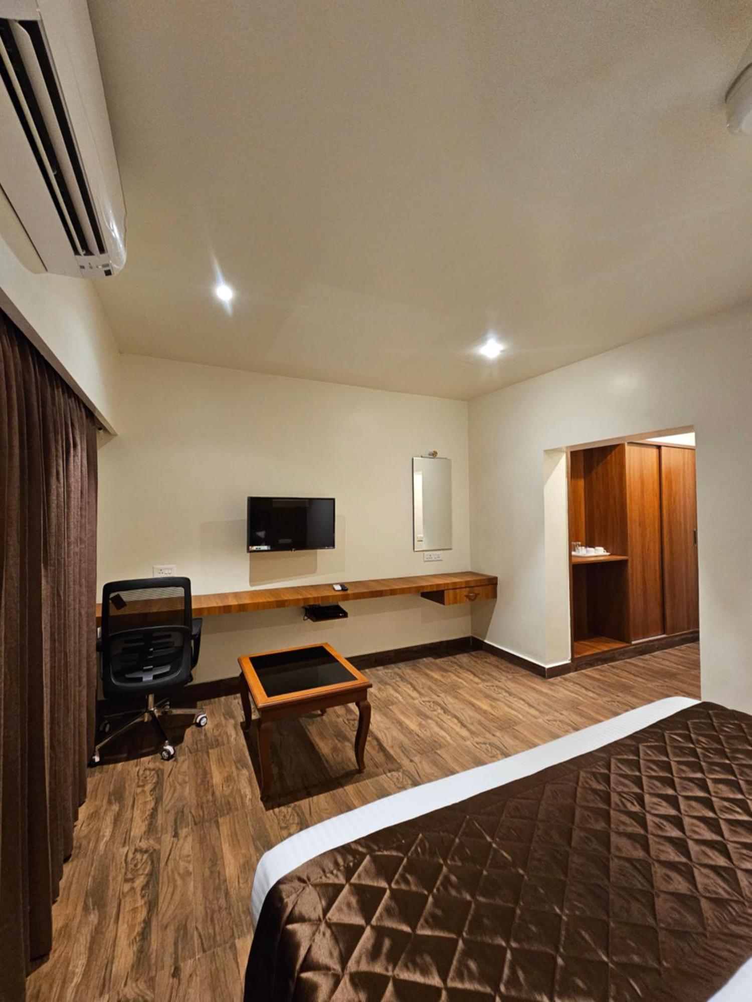 Hotel Pl Grand カライクディ エクステリア 写真