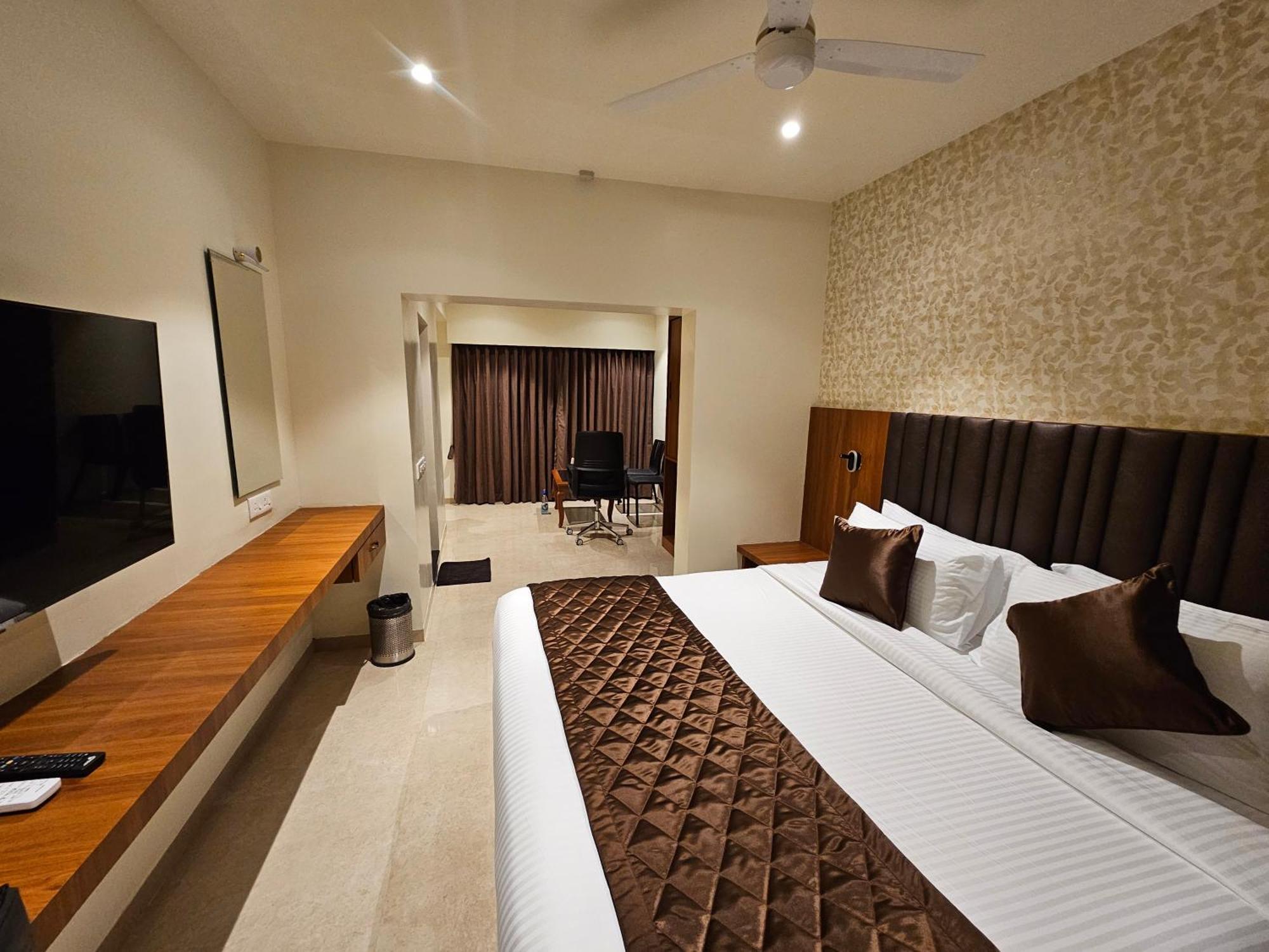 Hotel Pl Grand カライクディ エクステリア 写真