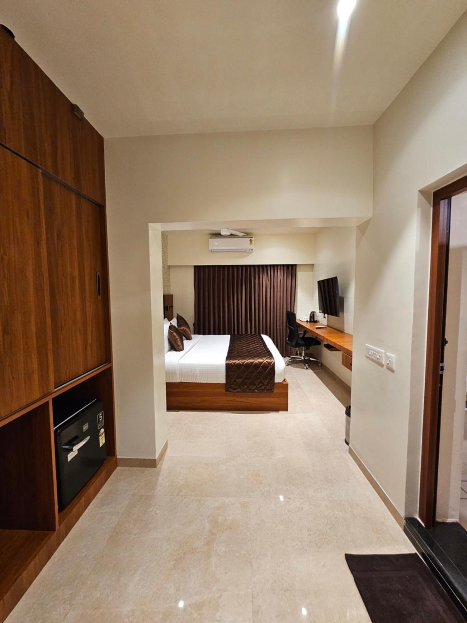 Hotel Pl Grand カライクディ エクステリア 写真