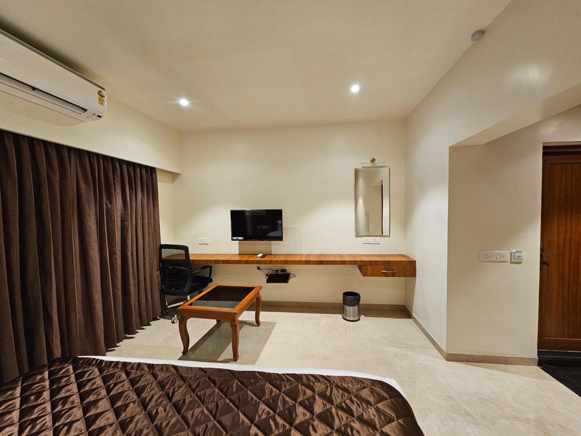 Hotel Pl Grand カライクディ エクステリア 写真