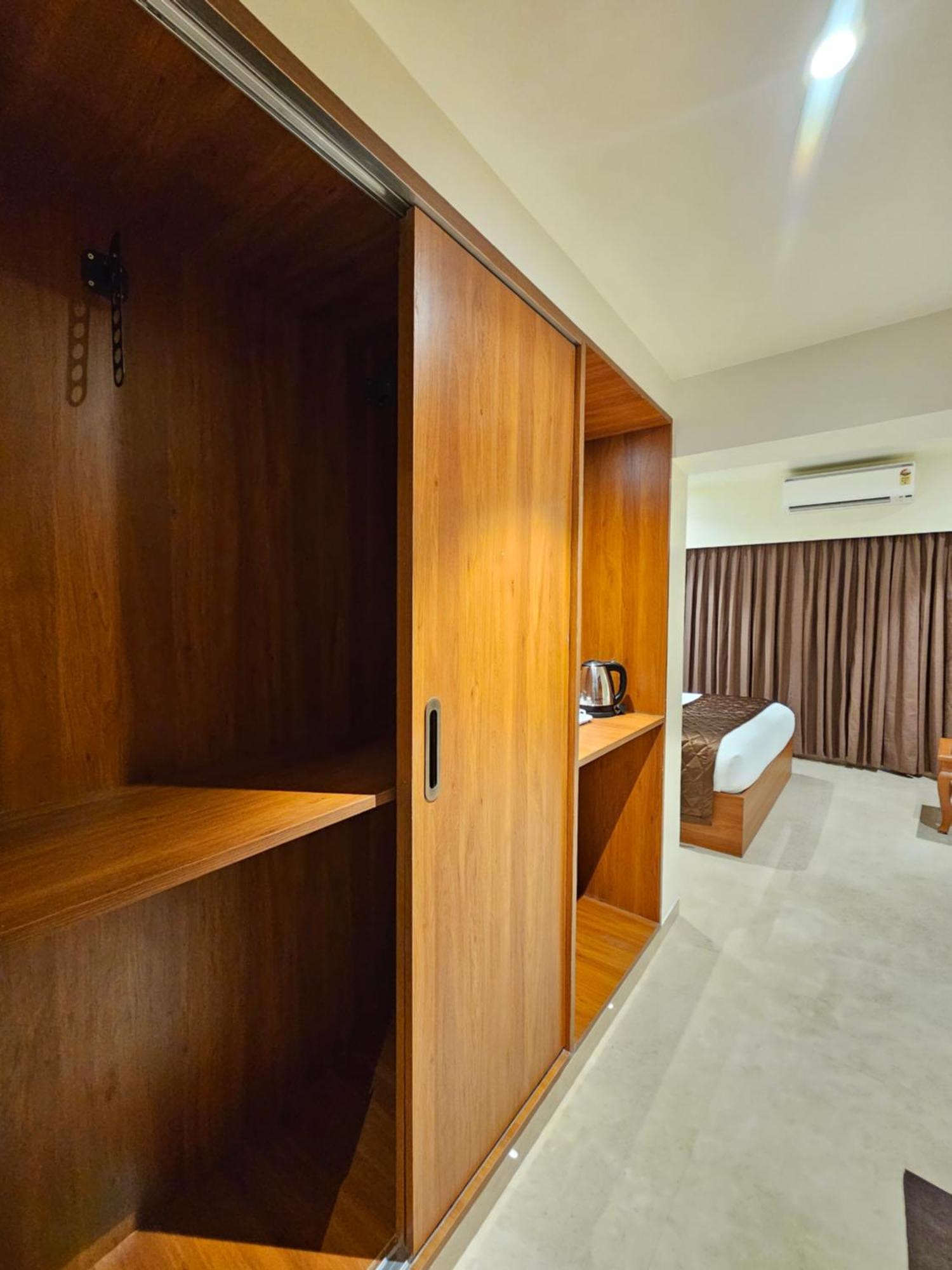 Hotel Pl Grand カライクディ エクステリア 写真