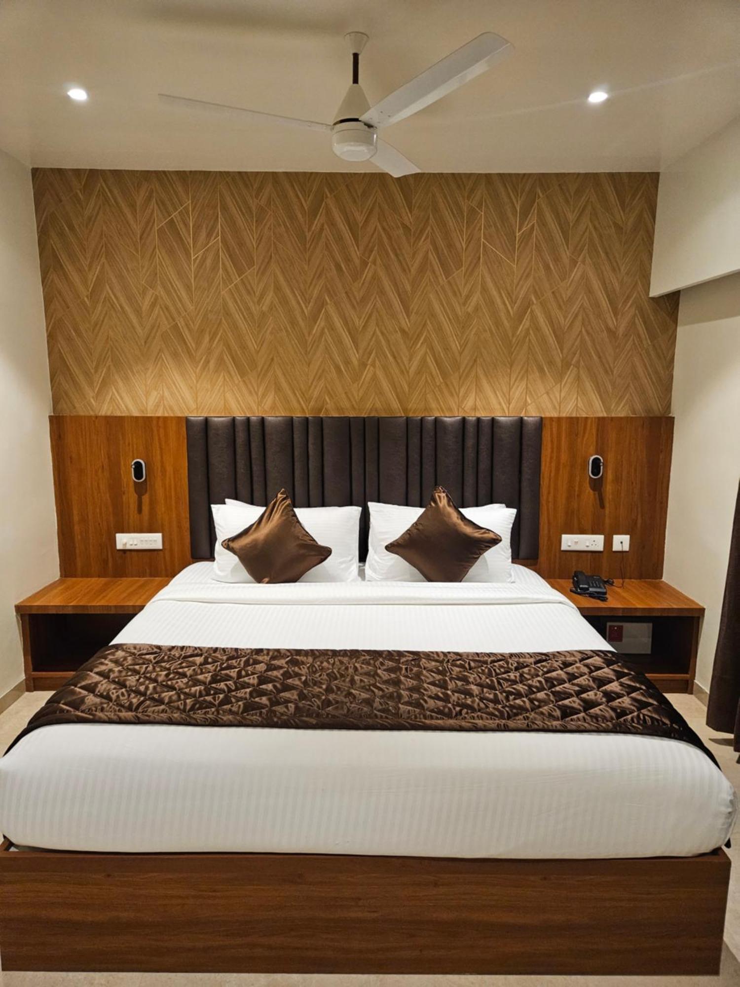Hotel Pl Grand カライクディ エクステリア 写真