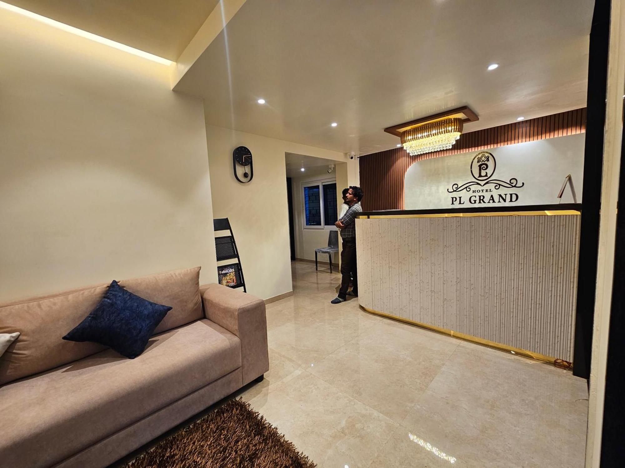 Hotel Pl Grand カライクディ エクステリア 写真